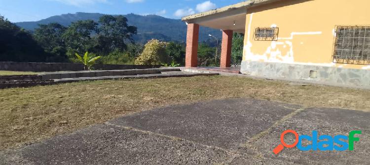 CASA CON GRAN TERRENO EN CARIALINDA. SECTOR IZQUIERDO.