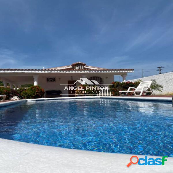 CASA VACACIONAL EN VENTA EN HIGUEROTE API 5944