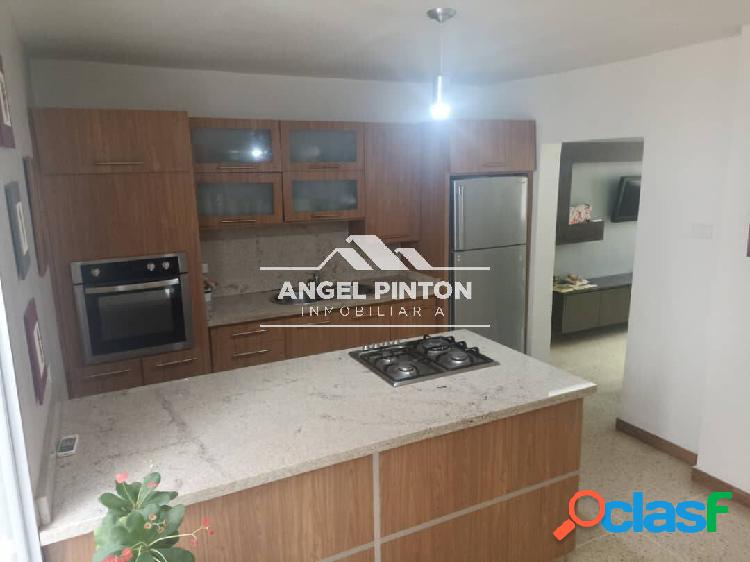 CONJUNTO CERRADO EN VENTA EN CIRCUNVALACION UNO MARACAIBO