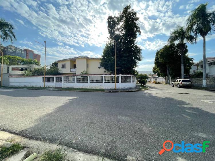 Disponible casa en Urbanización La Viña, Avenida Boyaca