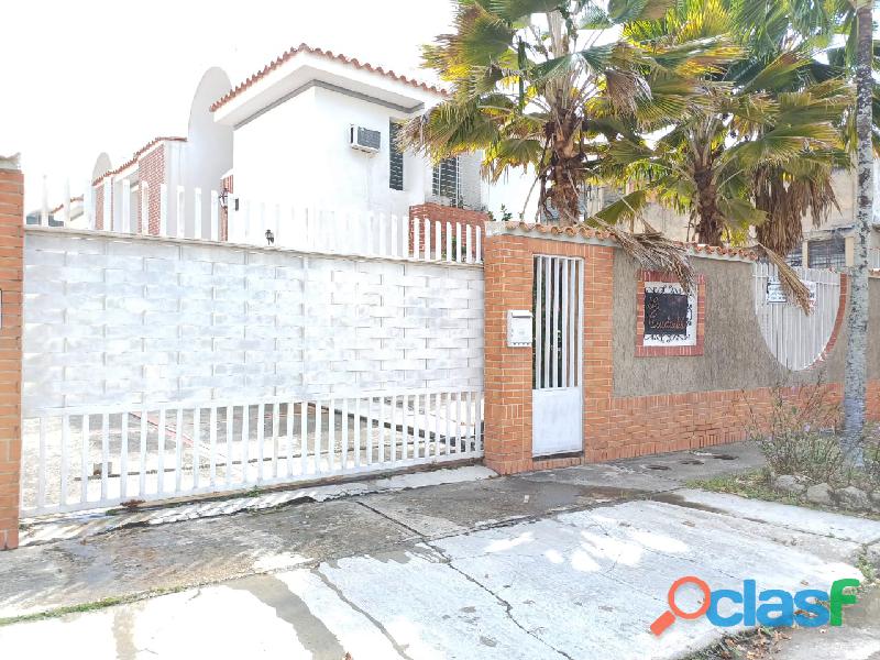 Edna Uzcategui VENDE Amplia Casa Quinta en Trigal Norte