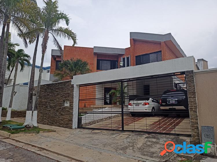 Se Vende Casa En Altos De Guataparo, Valencia.