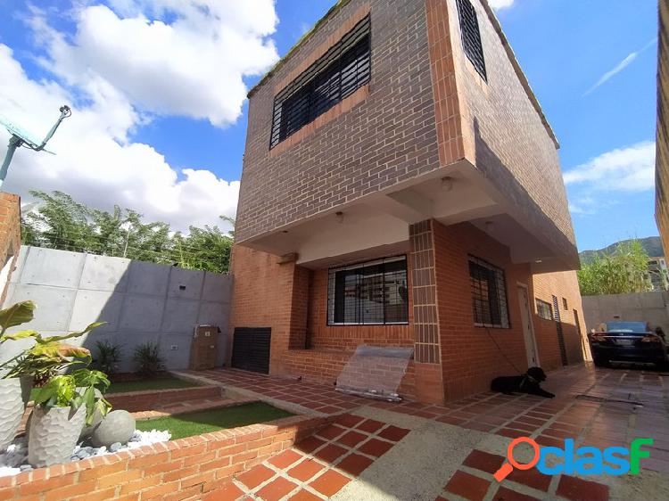 Se Vende Casa en la Urb. CiudadMañongo, Naguanagua.