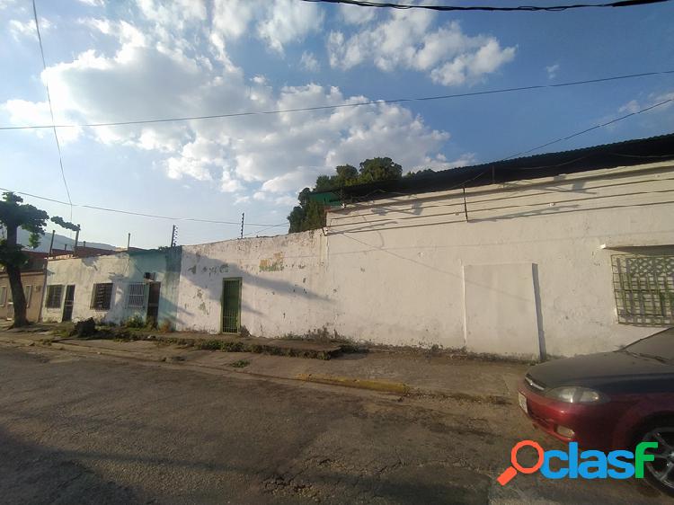 Terreno de uso Comercial en la Av. Universidad con Av. 190