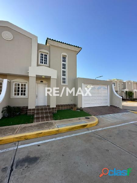 Townhouse En Venta. Lago Country III. Remax Millenium