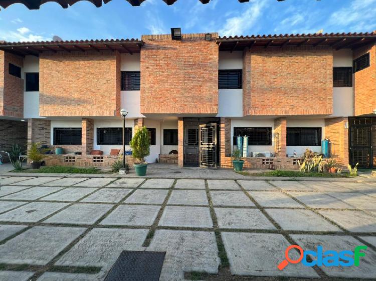 Townhouse en Naguanagua en Residencia Tinajas de Manantial