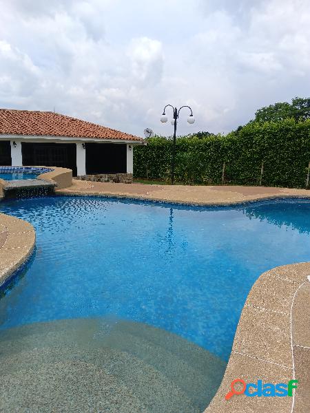 VENDO BELLA CASA EN SAFARI CARABOBO COUNTRY CLUB.