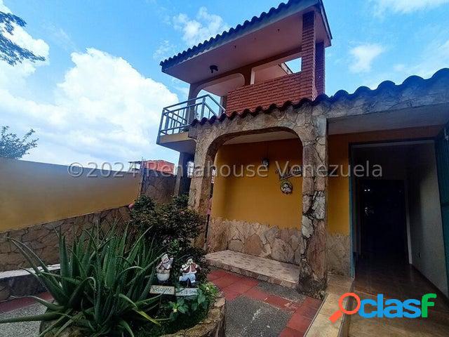 24-17352 Hermosa y colonial casa en Venta en Trigal Norte