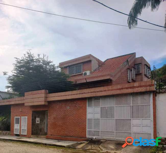 Bella Casa ubicada en Colinas de Guataparo, Valencia