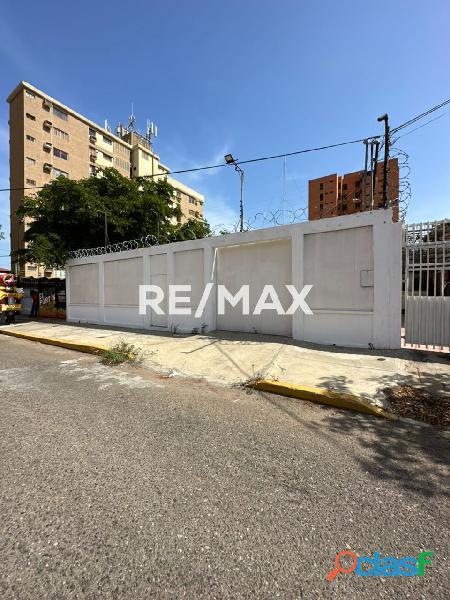 Casa Comercial En Alquiler. Remax Millenium