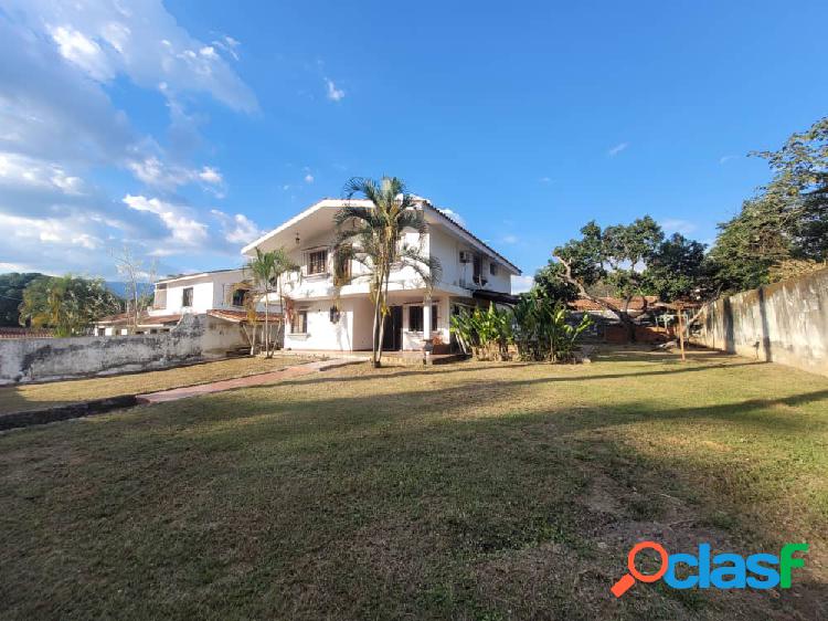 Casa a Remodelar en la Urbanización Colinas de Guataparo.