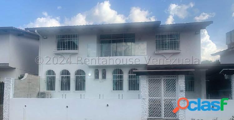 Casa recién remodelada en venta en Macaracuay 24-26318