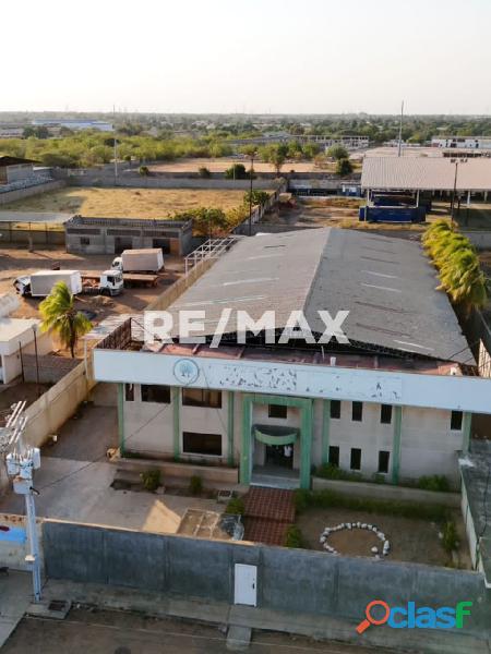 Galpon en Venta Av. Principal. Remax Millenium