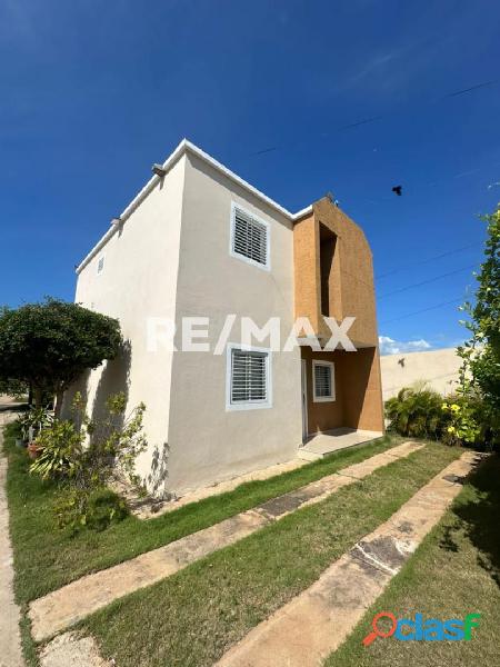 Townhouse En Alquiler Villa Angelica. Remax Millenium