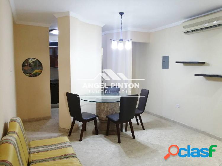 VILLA CERRADA EN ALQUILER EN AV LA LIMPIA MARACAIBO API 6138