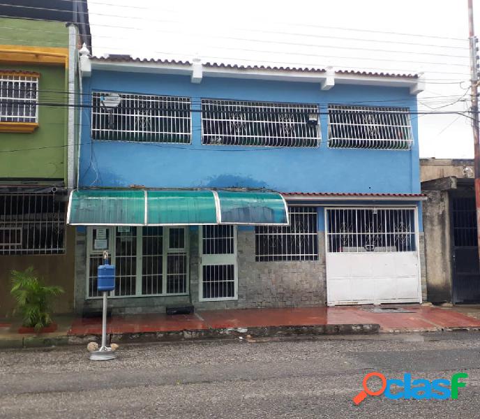 Venta Casa en Urb. Bella Florida, sector Los Caobos