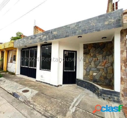 25-1010 Casa en Vta de un Nivel totalmente remodelada en el