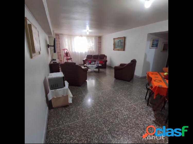 APARTAMENTO BRISAS DEL VALLE CARACAS