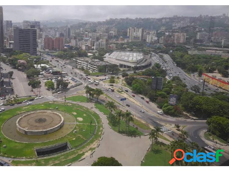 Alquiler de Amplia, funcional y versatil oficina en Plaza