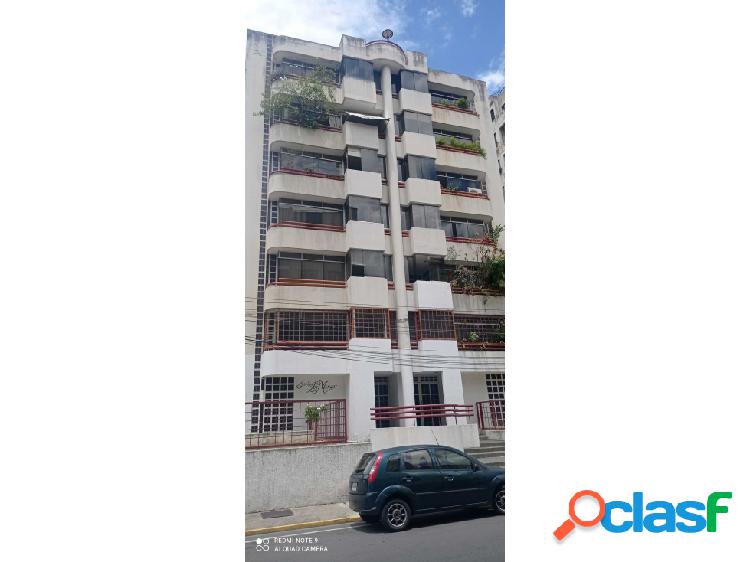 Alquilo apartamento en Los Palos Grandes. Remodelado.