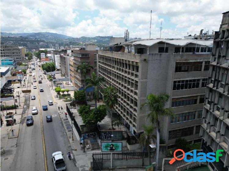 Alquilo oficina 1600m2 Los Ruices 7298