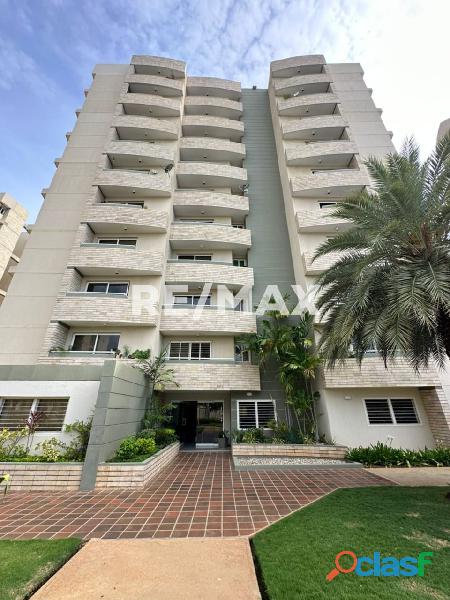 Apartamento En Alquiler Edif. Lago Country lll. Remax