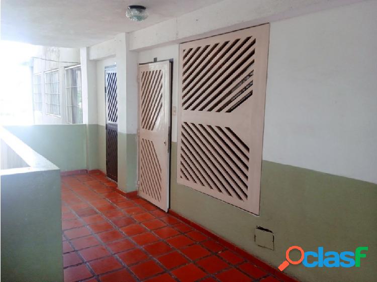 Apartamento en Centro de Guacara. A154.