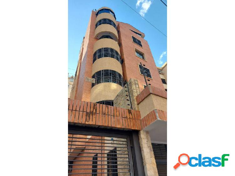 Apartamento en Urbanización El Bosque en Maracay