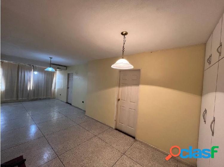 Apartamento en Venta, Urb. La Barraca, Maracay.