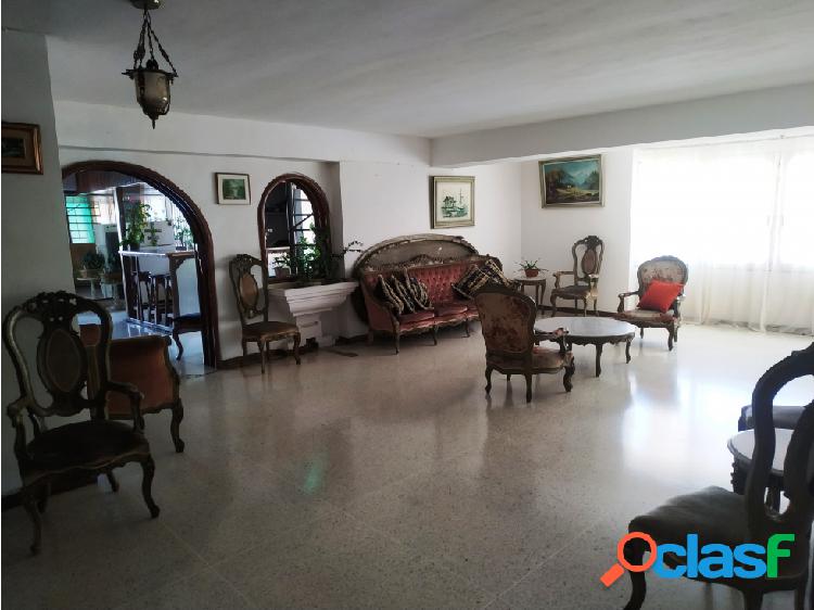 Apartamento en Venta en El Paraíso PH 4H+serv/ 3B+serv/ 1p