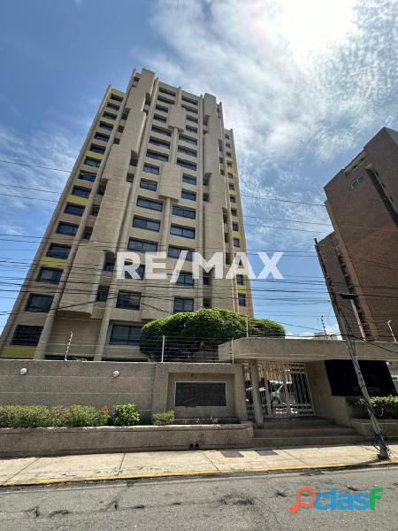 Apto. en Alquiler Edif. Topacio/Remax Millenium..