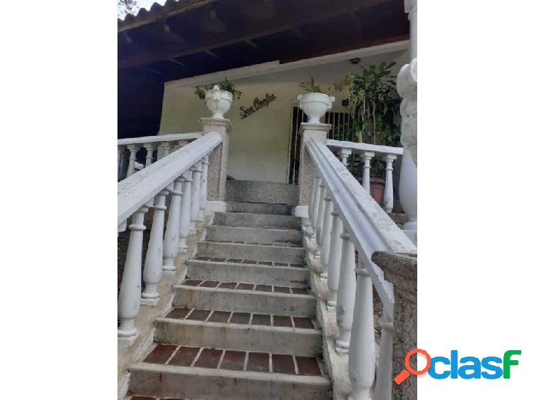 Bajó de precio!! Casa tipo TH de 450m2 4h/4b/4p Los