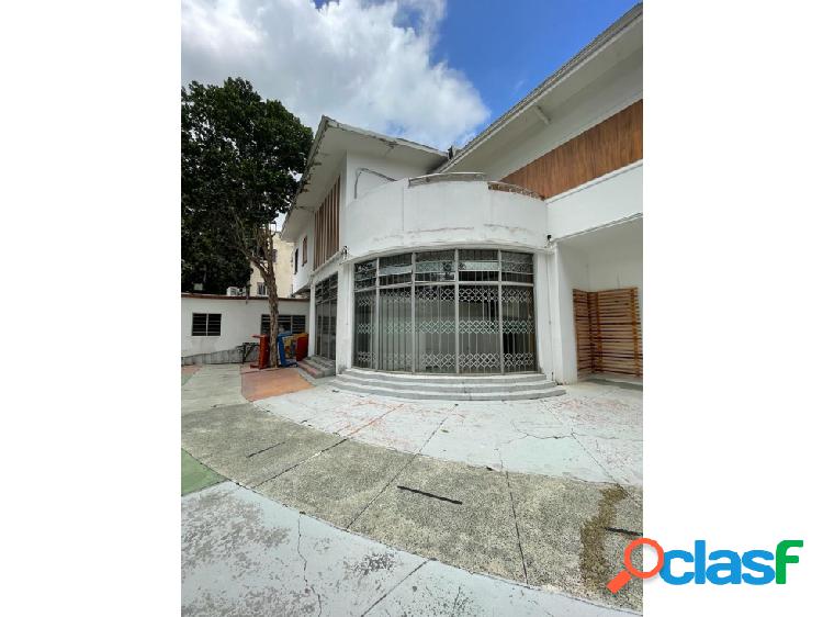 CASA COMERCIAL EN VENTA 840 M2 - URB. SANTA MÓNICA