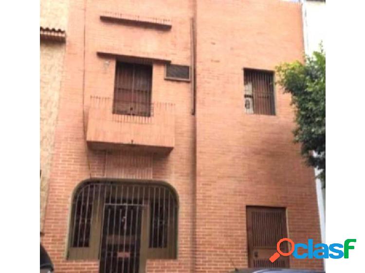 CASA COMERCIAL EN VENTA - URB. PLAZA VENEZUELA