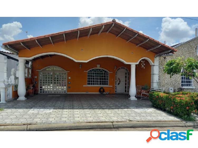 CASA EN LA URB LAGUNA PARAISO VE02-1544ZI-LFAJ