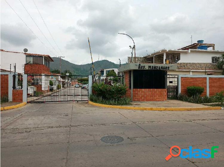 CASA EN LOS JARALES. CONJUNTO CERRADO. AGUA DE POZO.