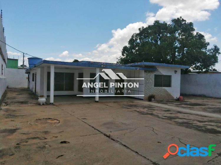 CASA EN VENTA AV LA LIMPIA SECTOR PANAMERICANO MARACAIBO API