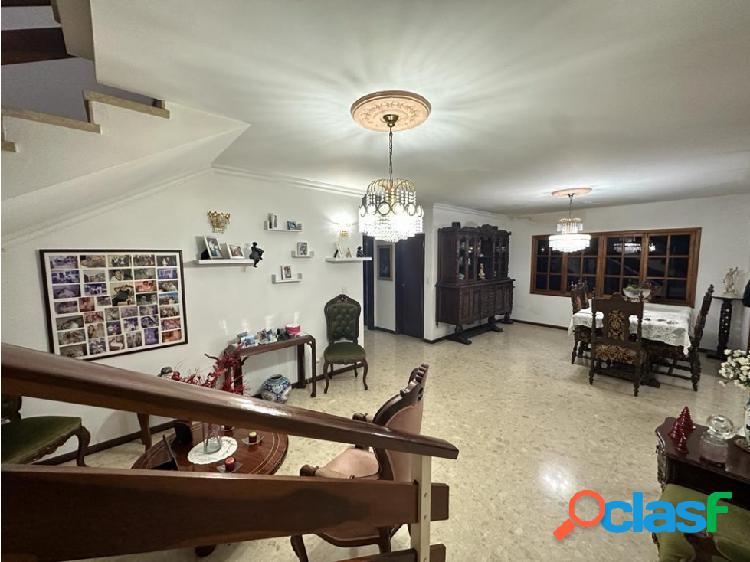 CASA EN VENTA EN CAURIMARE 686M2 - 3H/3B/3E