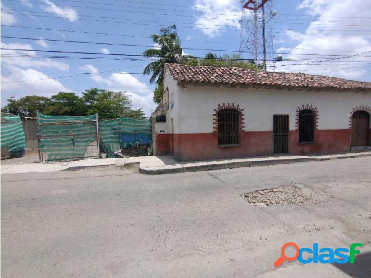 CASA EN VENTA EN CENTRO DE QUIBOR