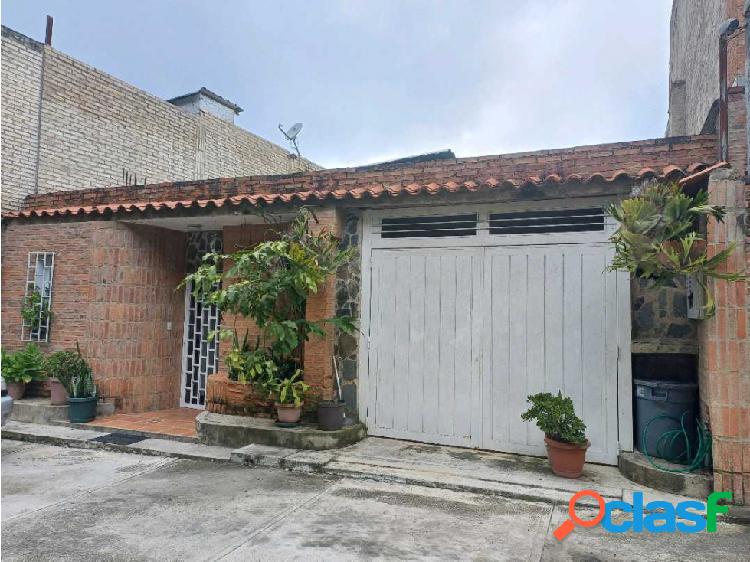 CASA EN VENTA EN LOS GUAYABITOS