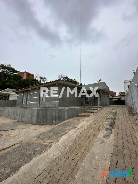 Casa Comercial en venta Urb. La Estrella. Remax Millenium