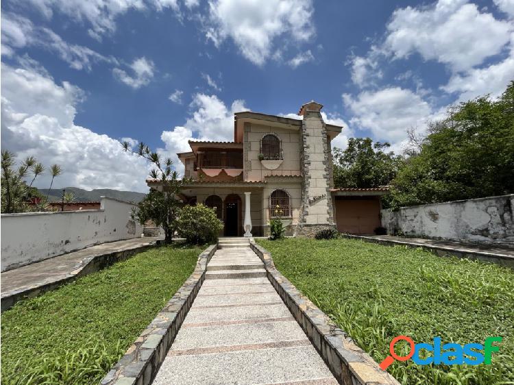 Casa Quinta en Venta, Urb. El Castaño, Maracay.