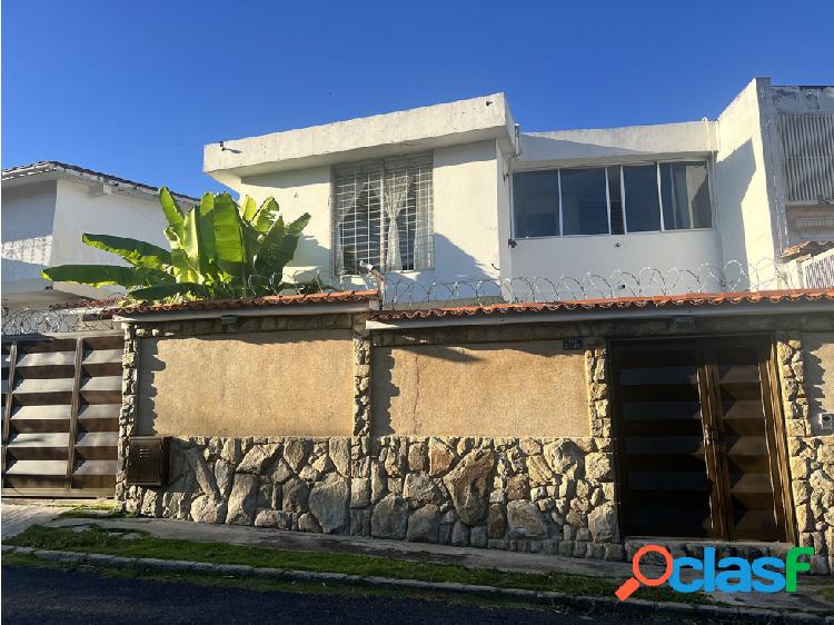 Casa/ Venta/ La Trinidad/ 275M2/ 3HB+1HS- 3B+1BS- 3PE