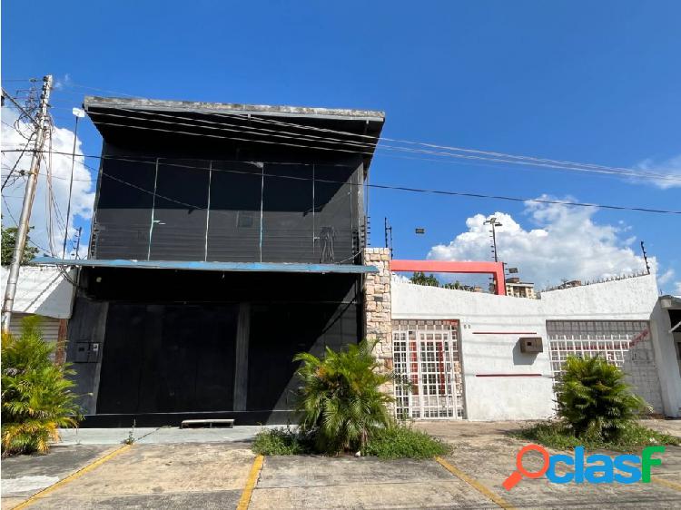 Casa con Local Comercial en Venta, Res. El Centro, Maracay.