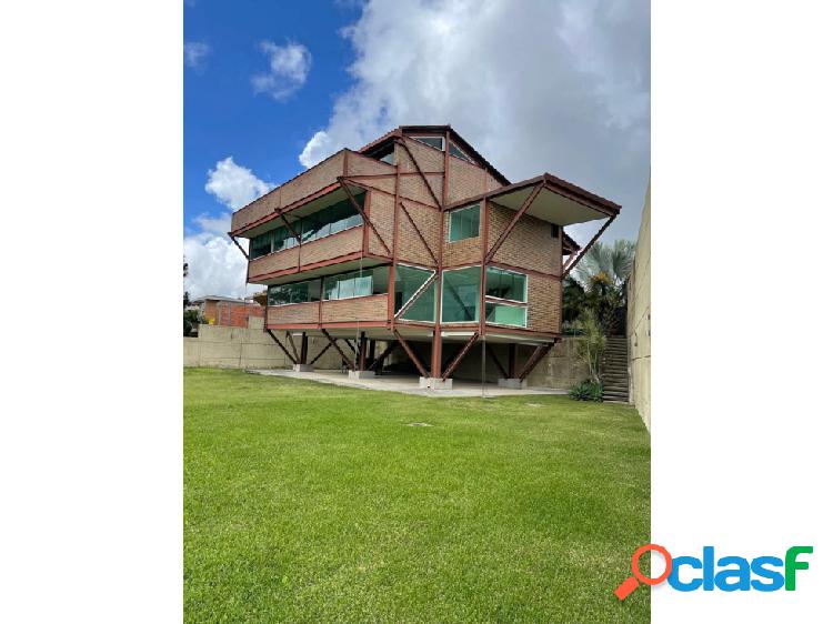 Casa con jardín en Super Caracas de Alto Hatillo remodelada