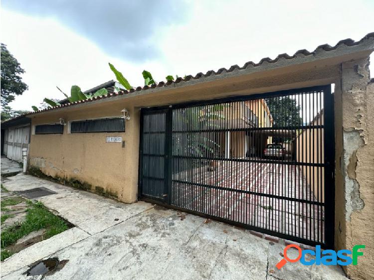 Casa de 330m2 + 518m2 en venta en el cafetal