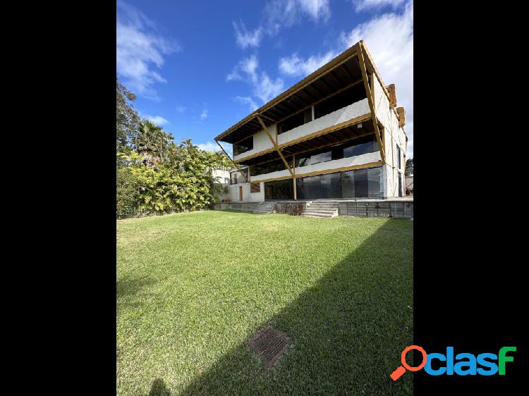 Casa de 459,19m2 + 700m2 en venta en los Naranjos