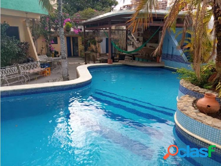 Casa en Urb. Parque El Trigal con piscina