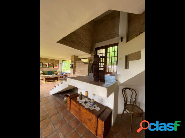 Casa en Venta 3hab+ser 2.5+ser Baños 4 PE El Peñon