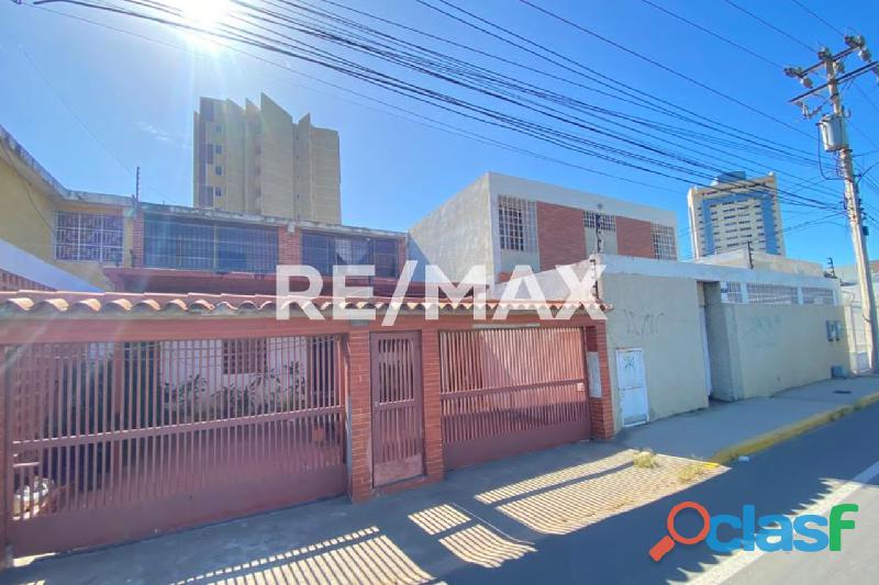 Casa en Venta Av. El Milagro. Remax Millenium